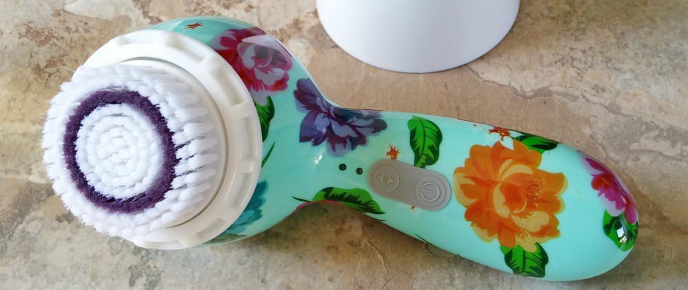 soniclear elite, soniclear petite, soniclear, clarisonic, michael todd, antimicrobial, facial cleansing brush, facial brush, cleansing, skin care, skin care cleansing, beauty, product review, demo, beauty demo, skin care routine,