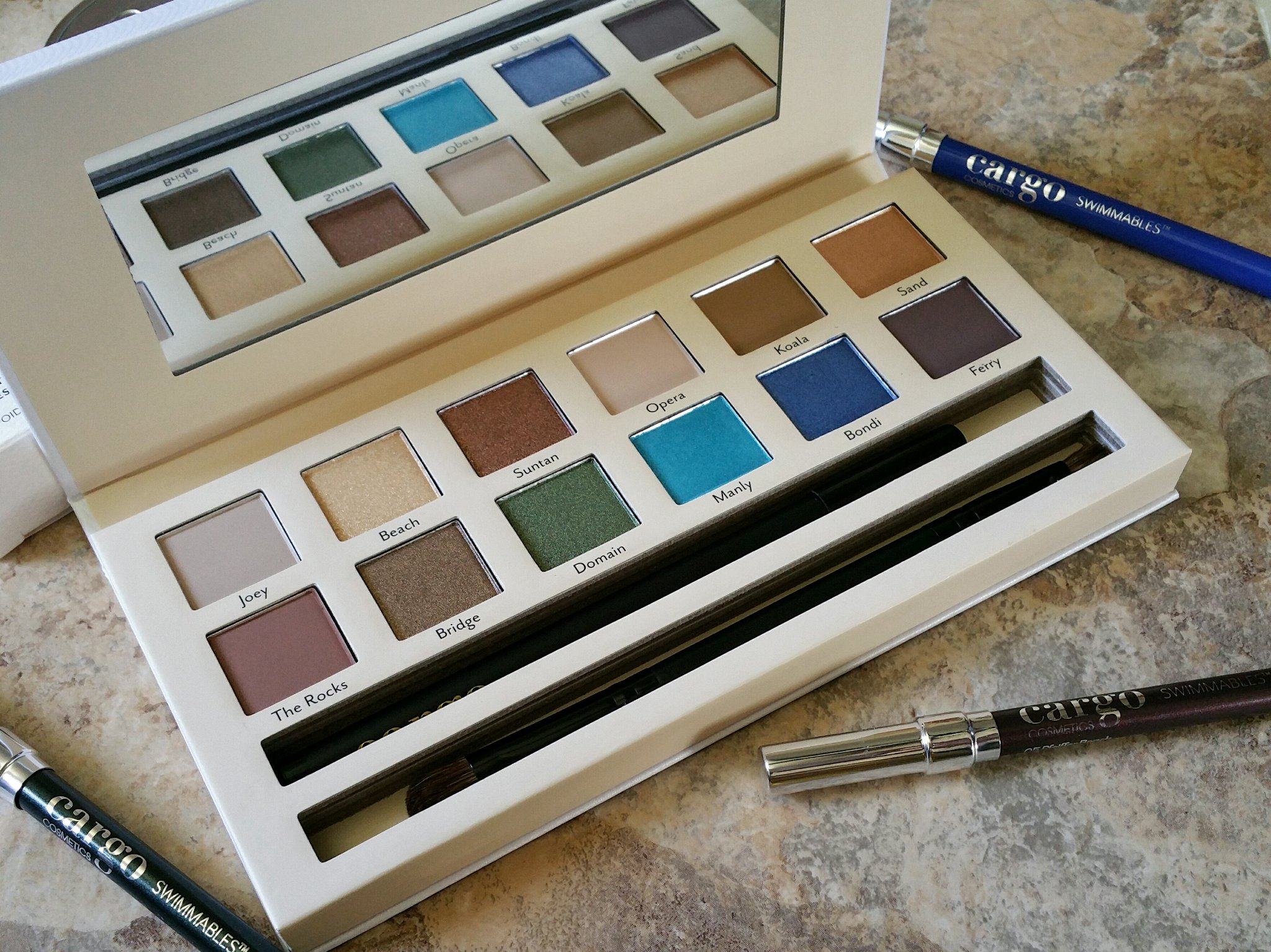 makeup, beauty, eye shadow palette, eye shadow, makeup palette, Cargo cosmetics, Cargo Land down under palette, land down under eye shadow palette, palette, makeup lover, pigmented shadows, swatches, review, eye shadow review,