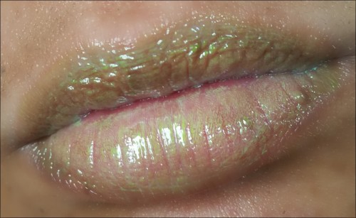 lip gloss, jesses girl, jesses girl glow stix lip gloss, holographic lip gloss, gloss, makeup, beauty, swatches, iridescent lip gloss, makeup review, review, product review, lips,
