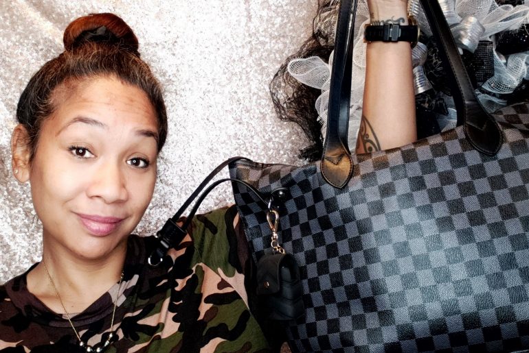 What&#39;s In My Bag - New Video featuring Daisy Rose Checkered Tote